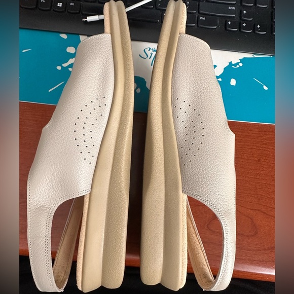 SAS Sandals 10M, like new - Picture 3 of 5